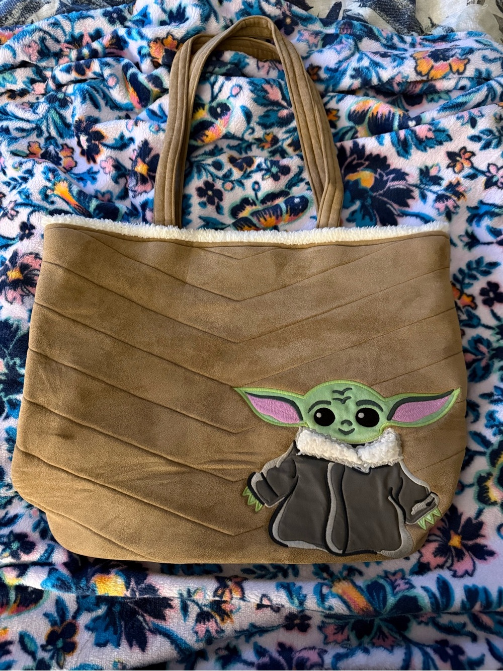 Vera Bradley Vera Tote The Mandalorian Medallion Baby Grogu